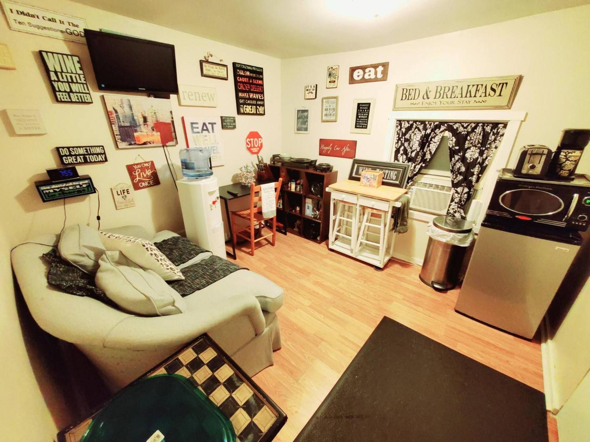 Room In Guest Room - Black-White Rm By Yale U นิวเฮฟเวน ภายนอก รูปภาพ