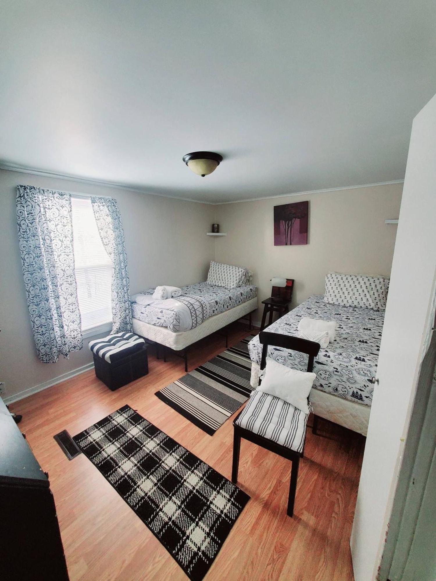 Room In Guest Room - Black-White Rm By Yale U นิวเฮฟเวน ภายนอก รูปภาพ